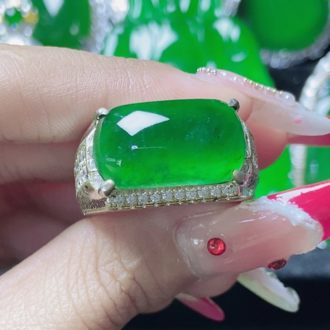 翡翠未镶嵌颈饰