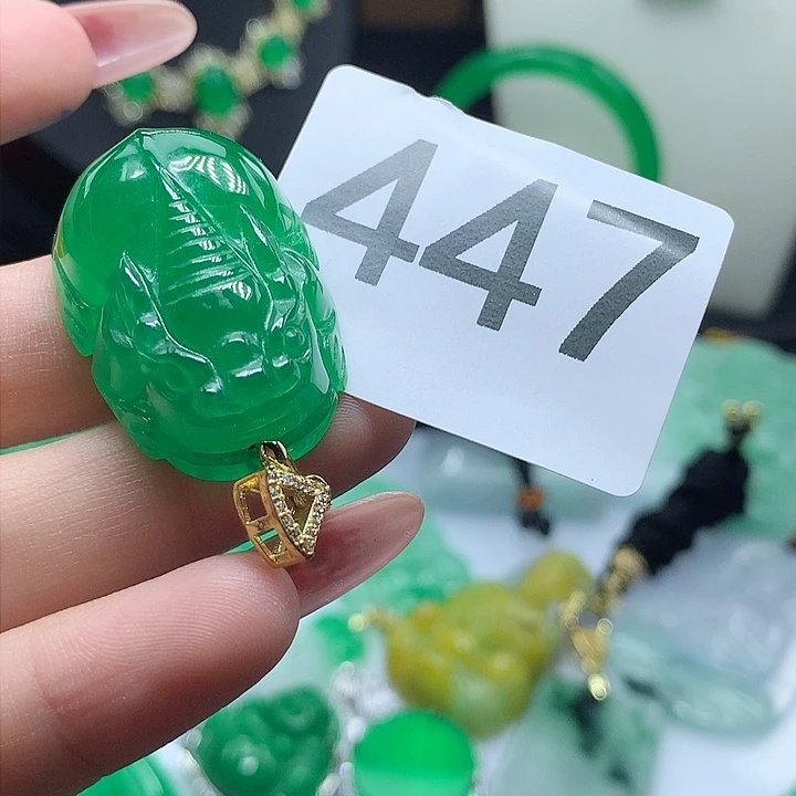 翡翠吊坠(赠链)未镶嵌