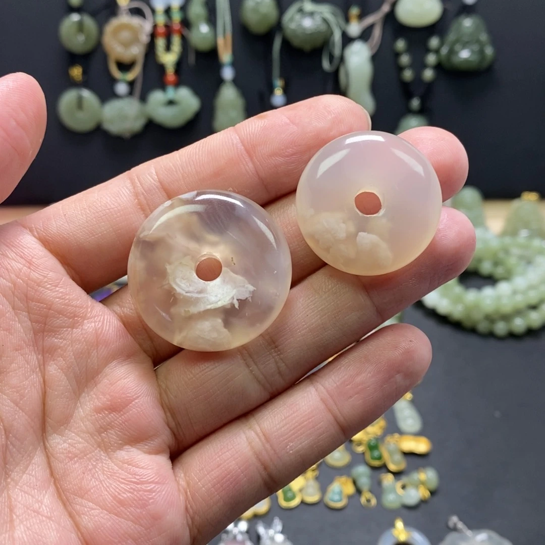 玛瑙/玉髓颈饰未镶嵌樱花平安扣