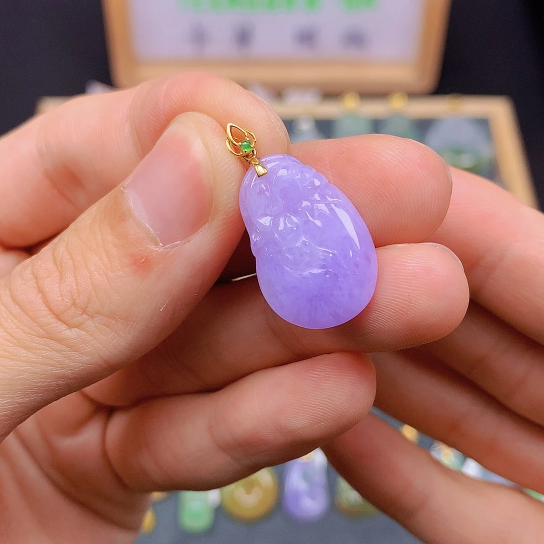 翡翠18K金镶嵌颈饰翡翠