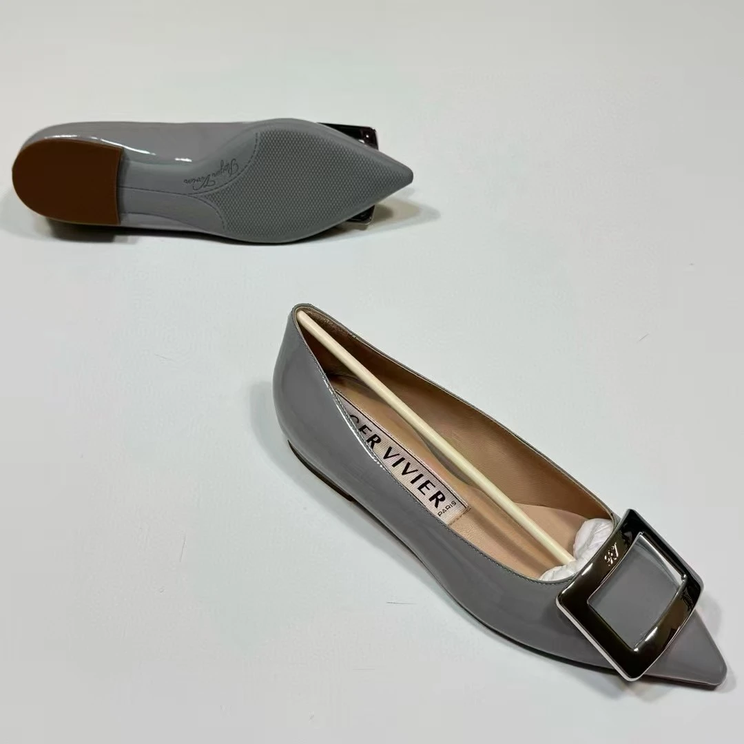 未使用 Roger Vivier/罗杰·维威耶 /六六/女款金属扣平底芭蕾鞋