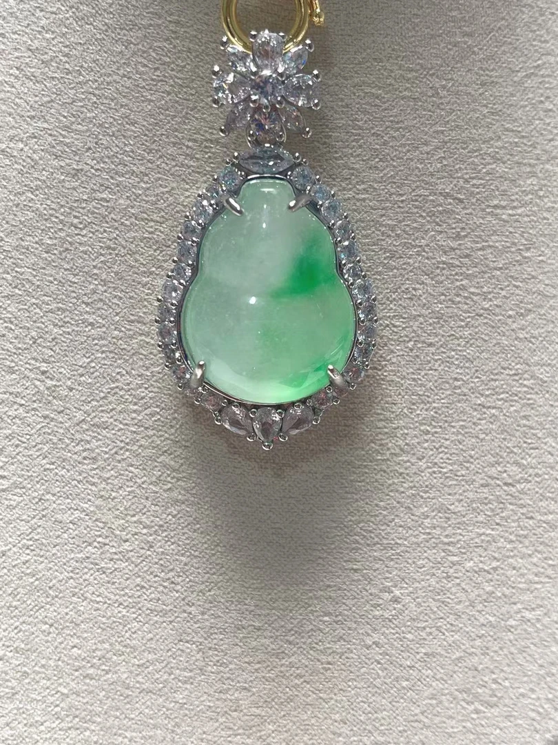 光彩照人葫芦吊坠