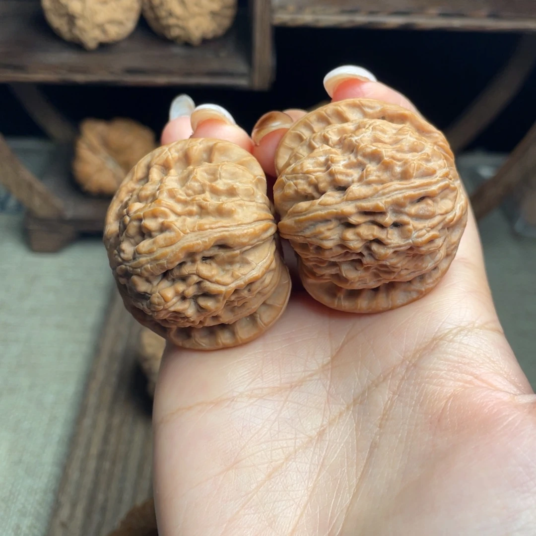 带***城文玩核桃吊坠白狮子42