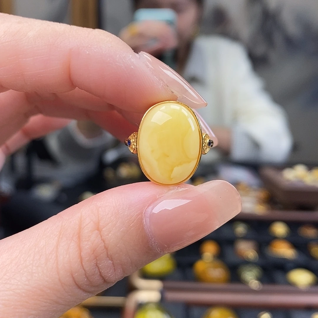 用***1琥珀未镶嵌裸石成品