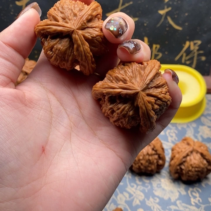 黄***工吊坠文玩核桃白狮子