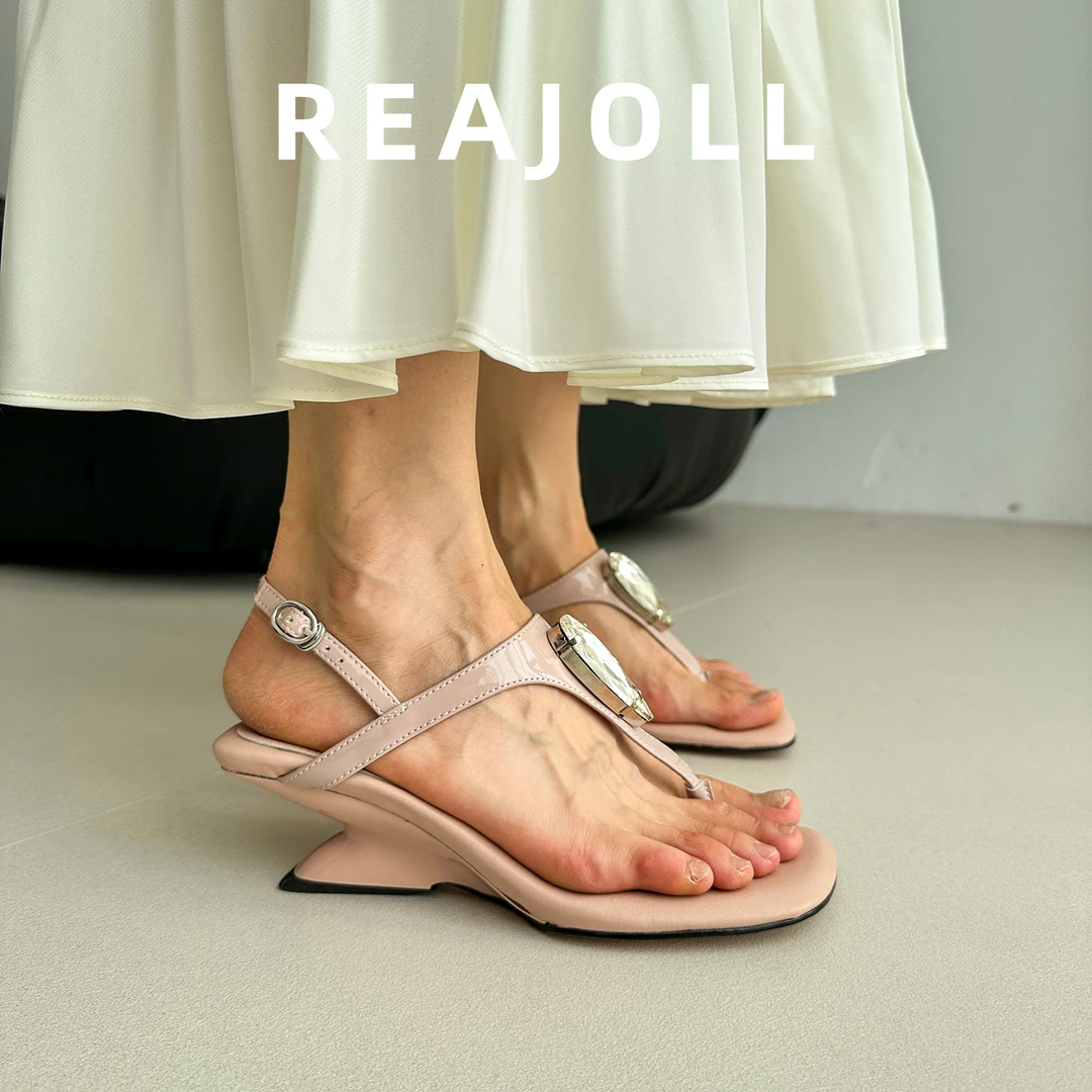 凉鞋女夏外穿2025新款网红法式优雅不累脚时尚高级感超火高跟鞋子