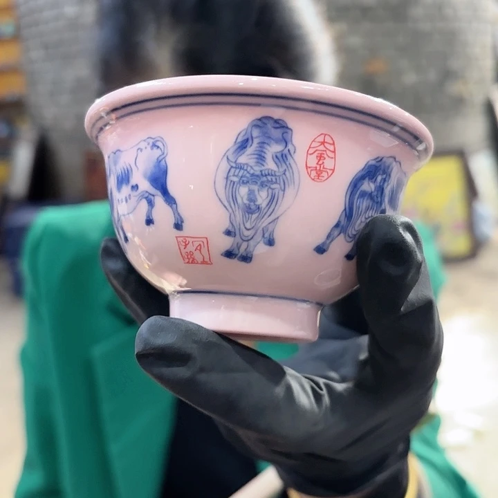 手工艺品琉璃景德镇高温陶瓷五牛图红希希杯