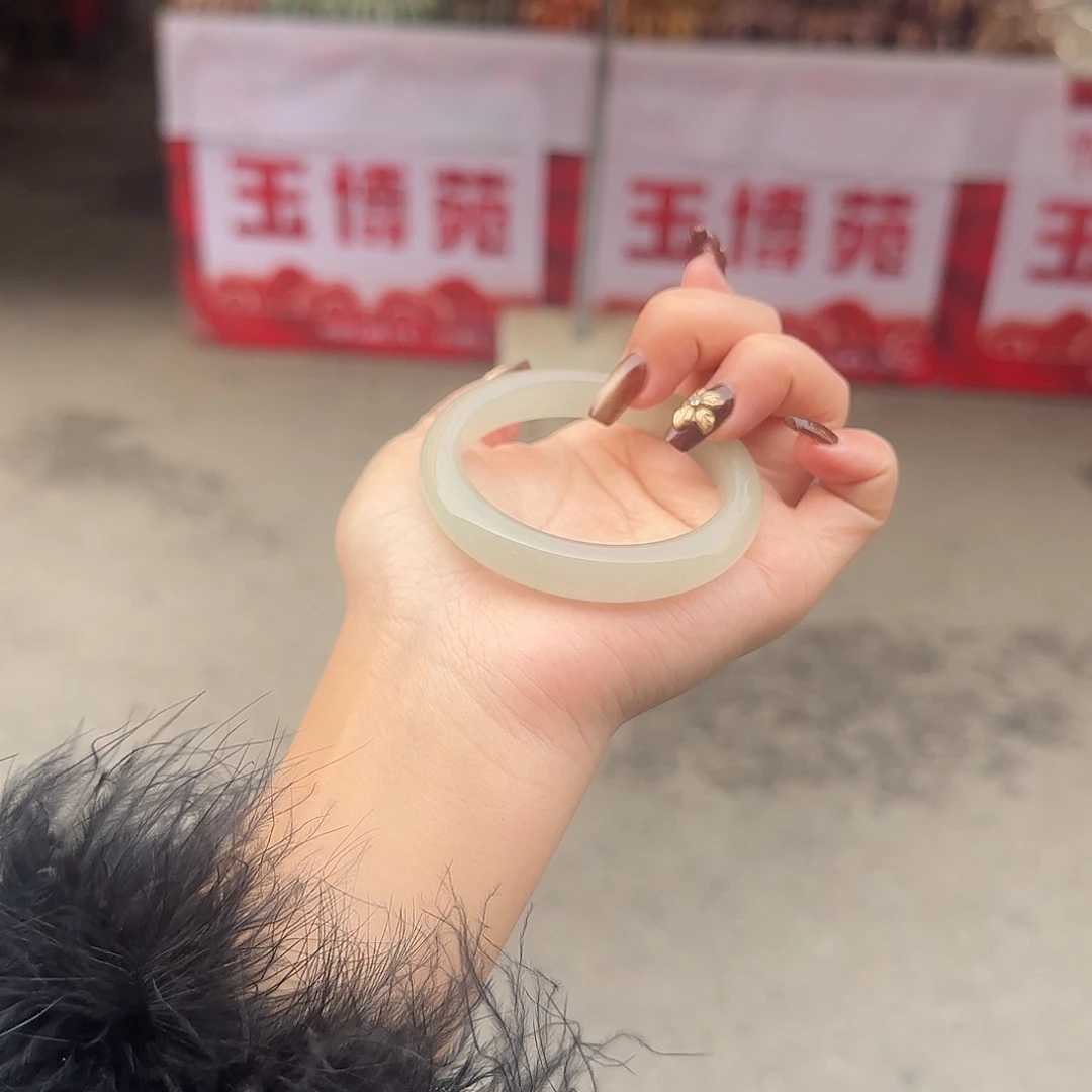 东陵石未镶嵌手镯