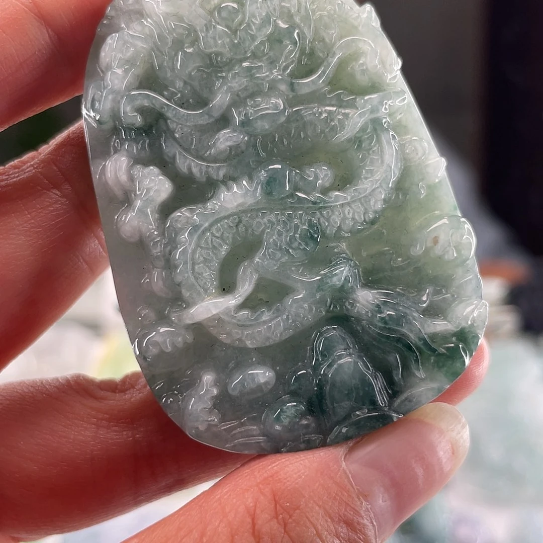 翡翠未镶嵌颈饰龙牌