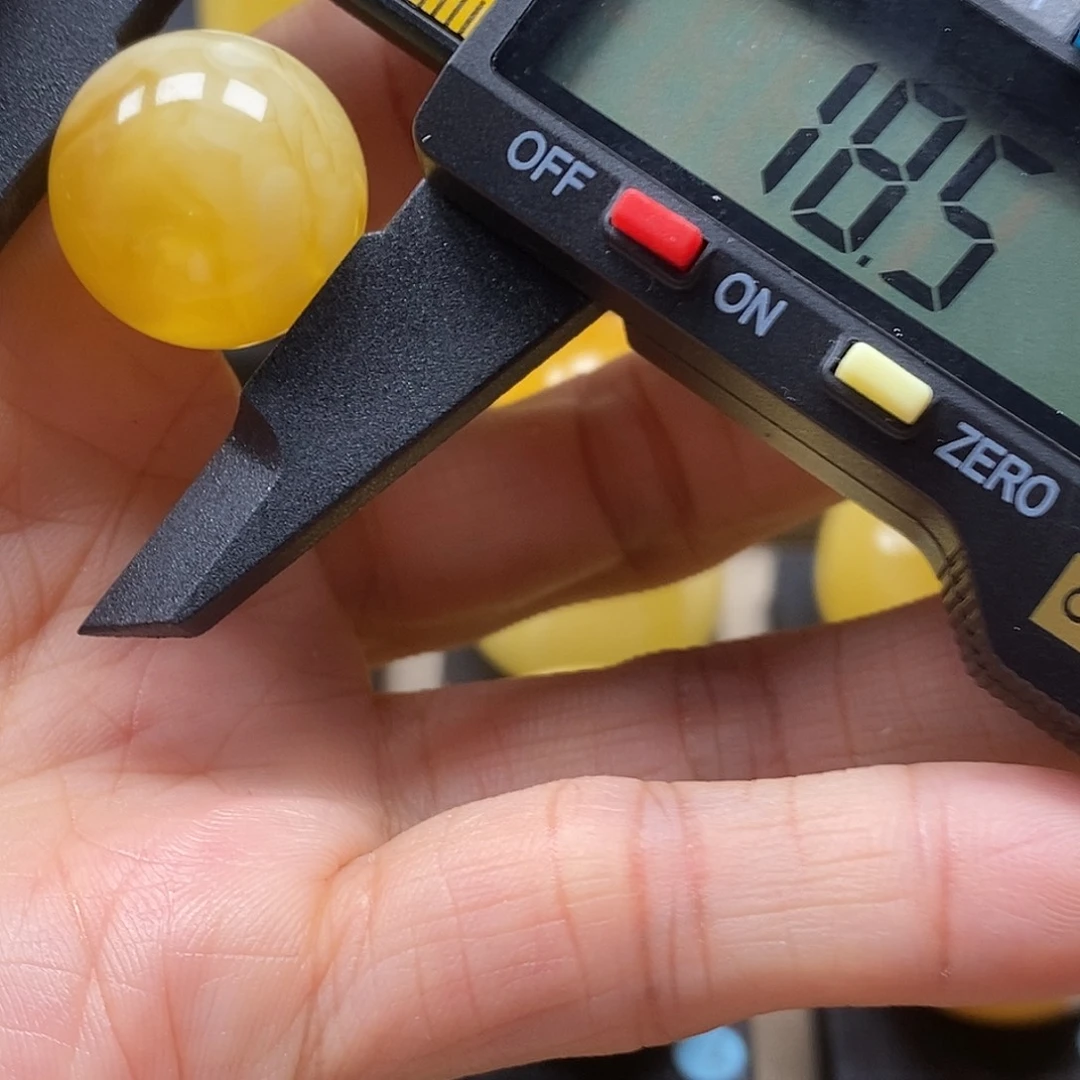 乱***，琥珀未镶嵌珠宝奇石