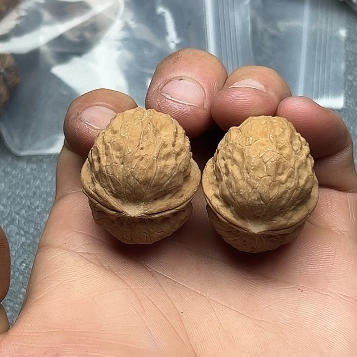 文玩核桃把件18号圆铁核桃
