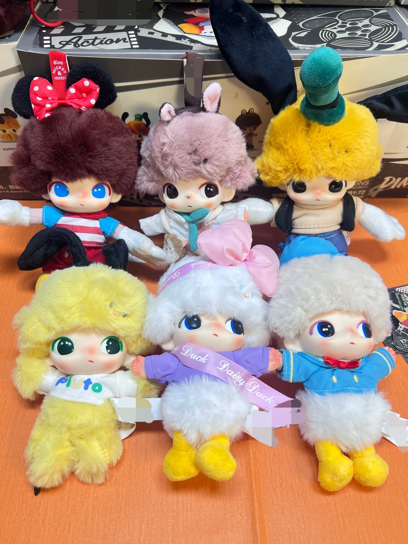 时尚潮玩搪胶毛绒玩具挂饰钥匙圈桌面摆件