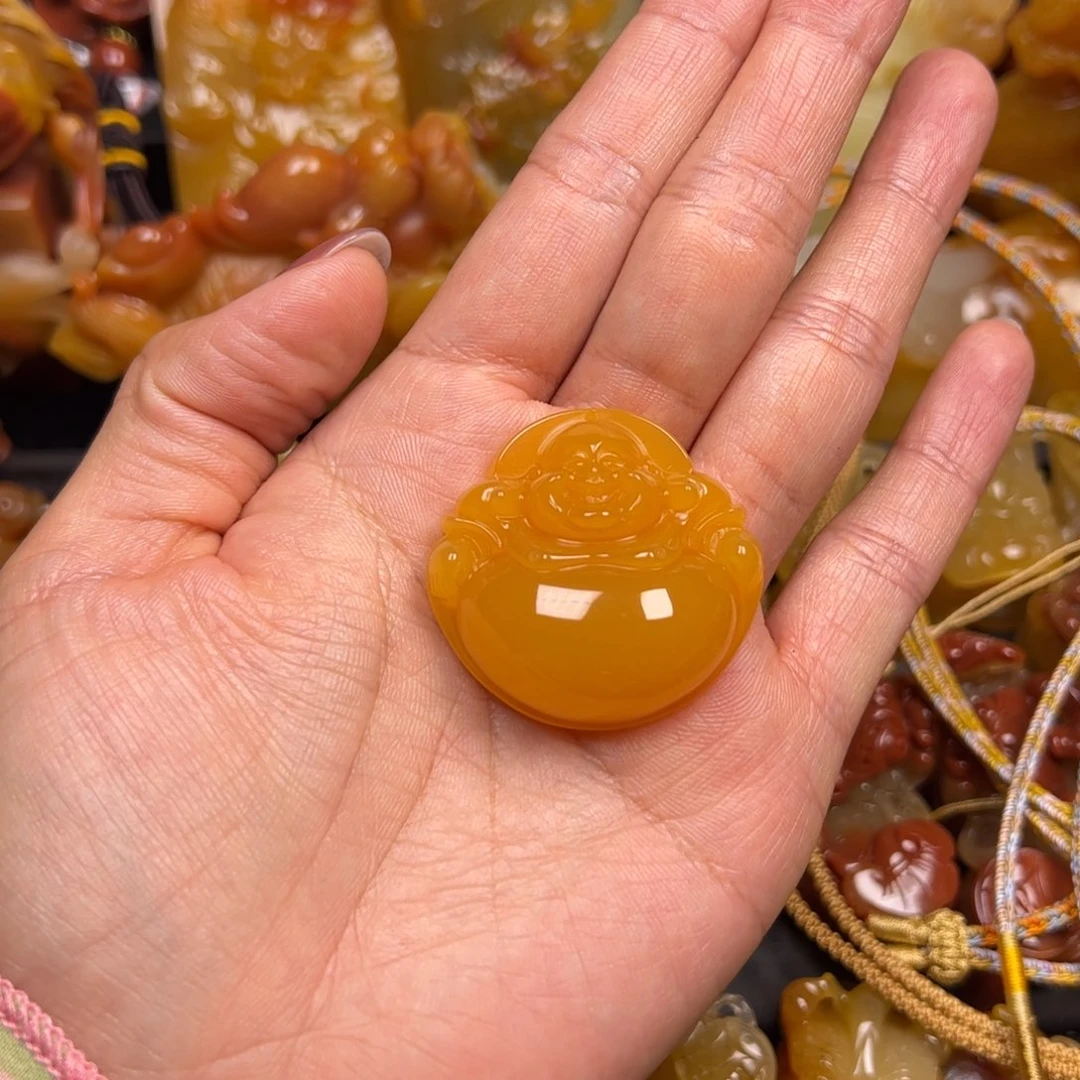 吕***•石英质玉（黄龙玉）未镶嵌颈饰