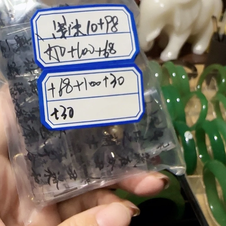 浅***沫石英质玉（金丝玉）未镶嵌手镯