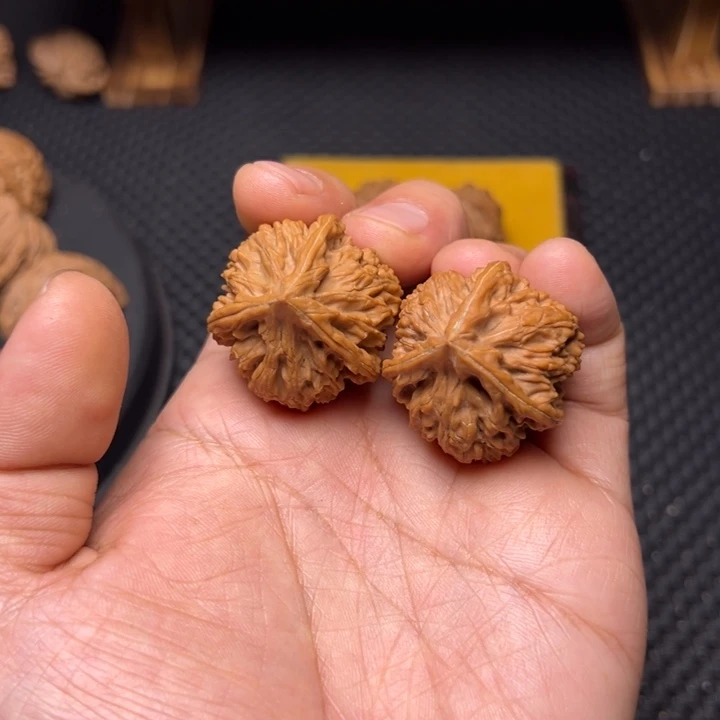 吊坠文玩核桃三棱