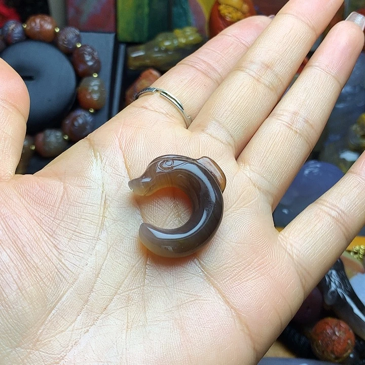 硅化玉未镶嵌吊坠(不含链)玉猪龙