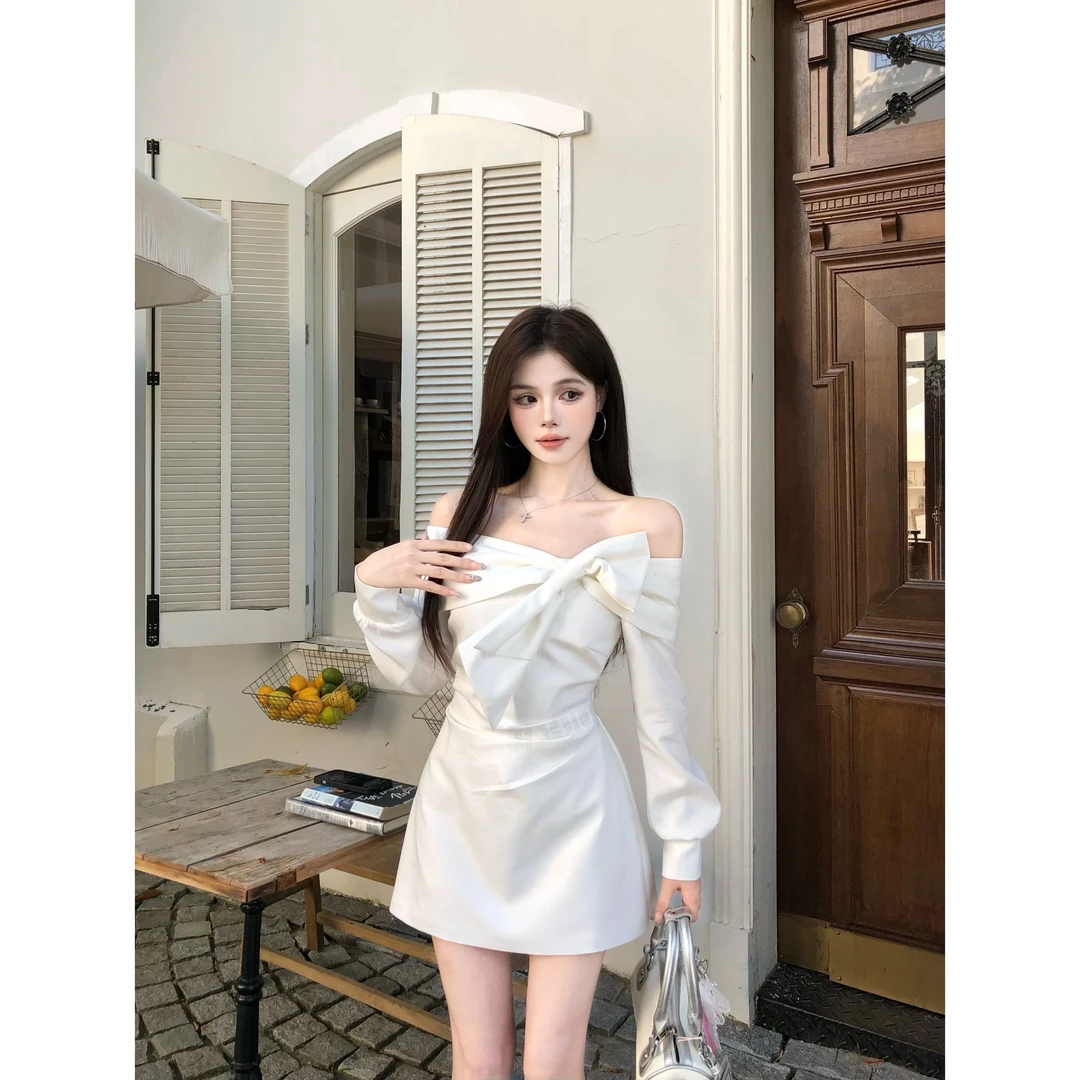 画解WAHJU【悉尼海岸】早秋蝴蝶结设计米白色一字肩连衣裙9815W