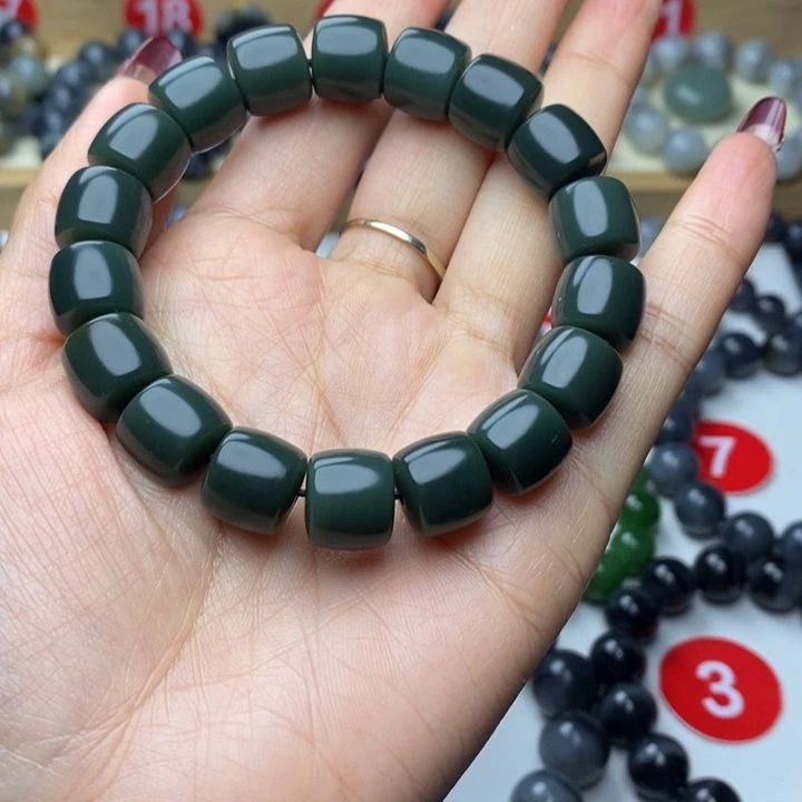 和田玉手串未镶嵌心****?