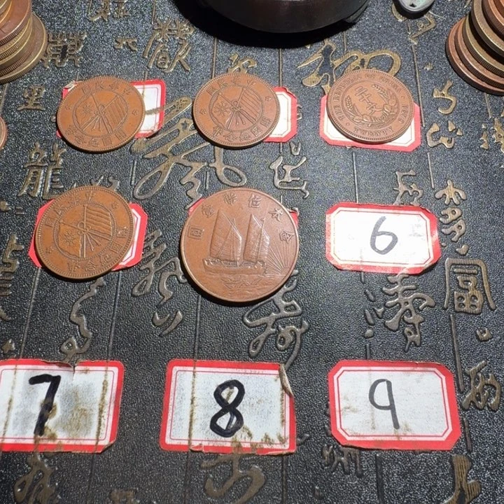 快***。五枚补差价的工艺制品铜币摆件