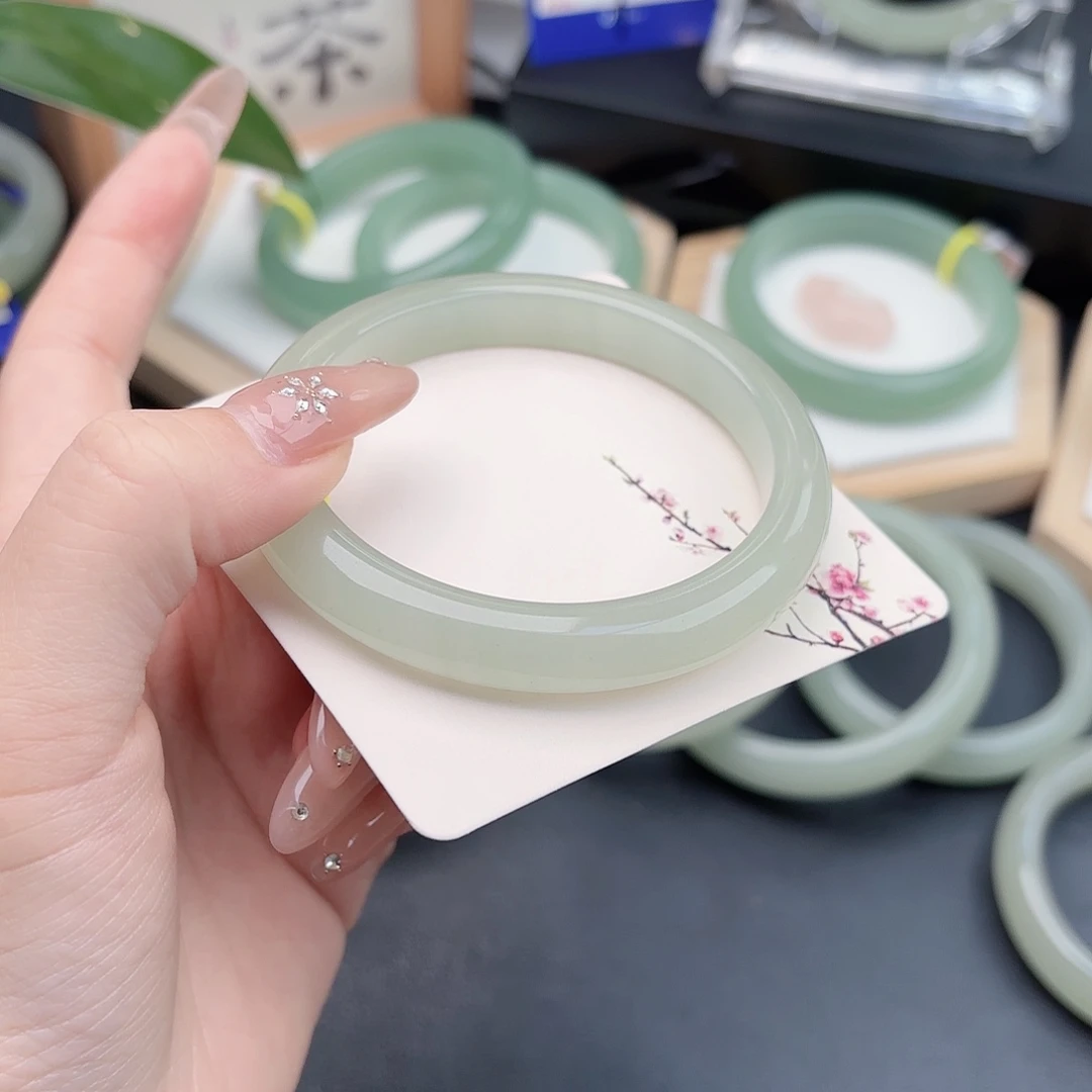 石英质玉未镶嵌手镯