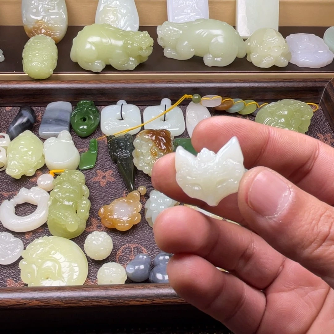 手***肉和田玉未镶嵌颈饰