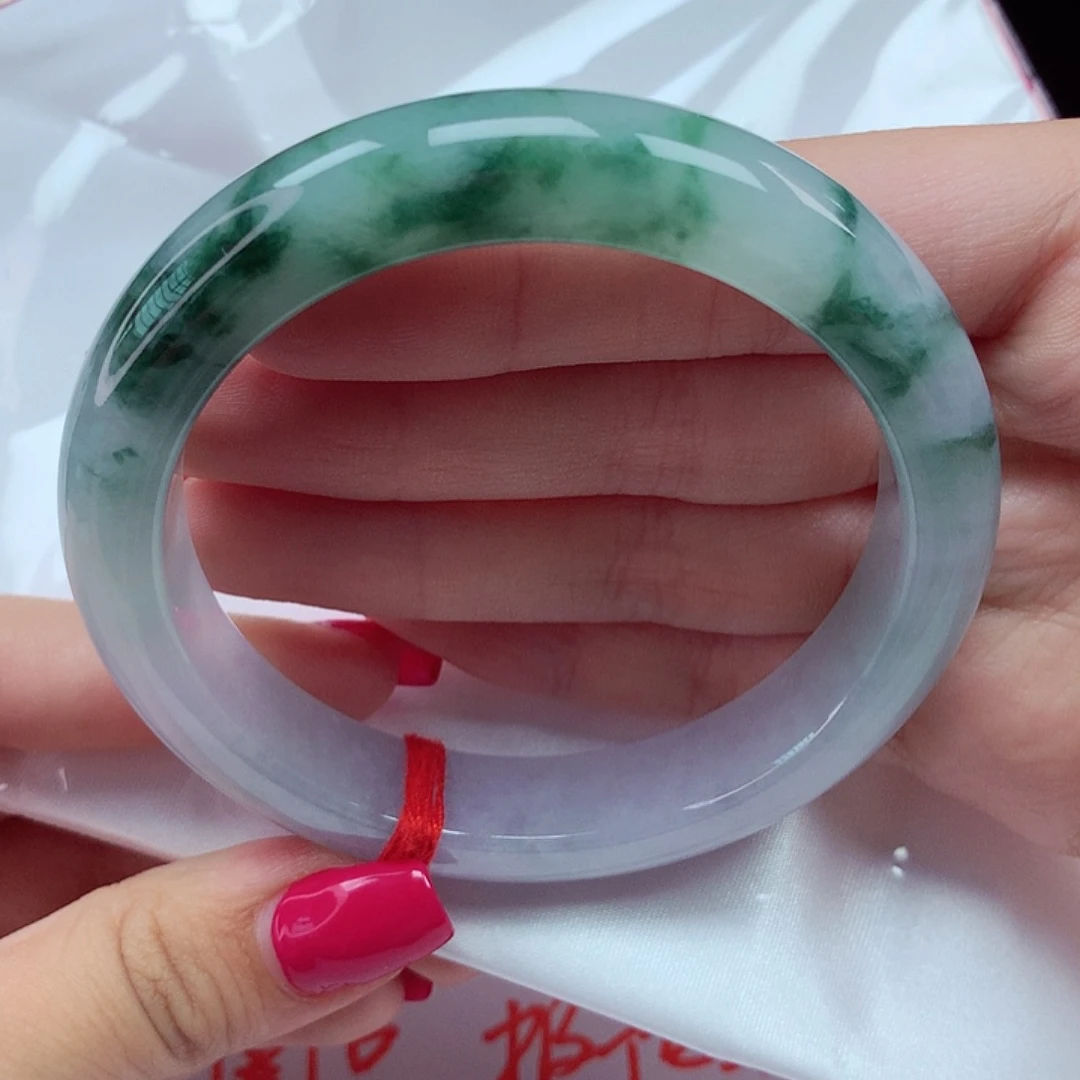 翡翠手镯未镶嵌60圈