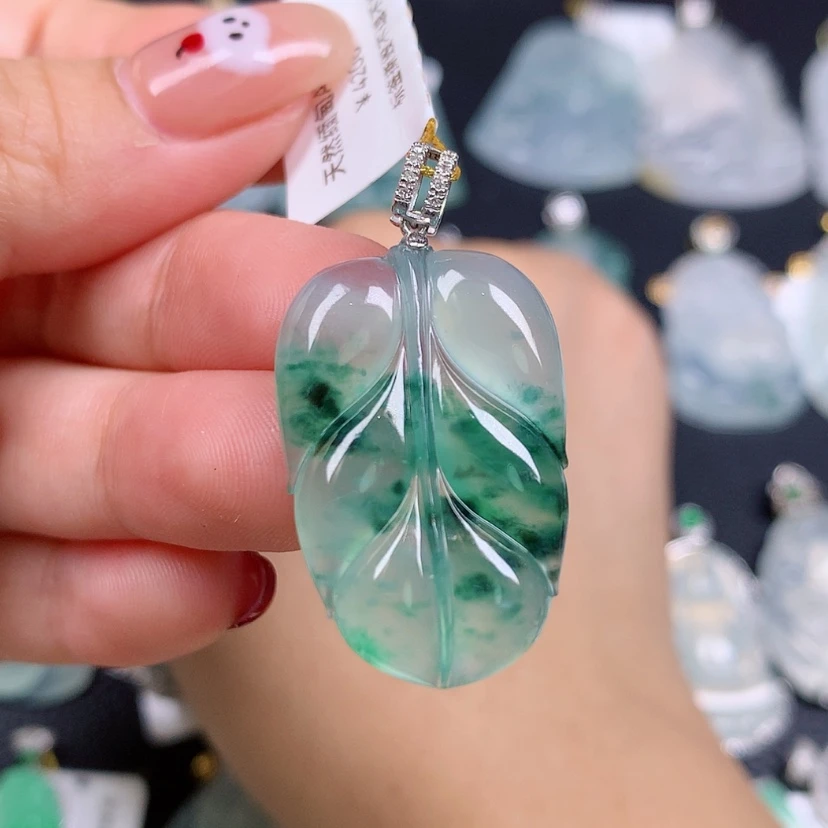 【闪购商品】翡翠18K金镶嵌颈饰叶子