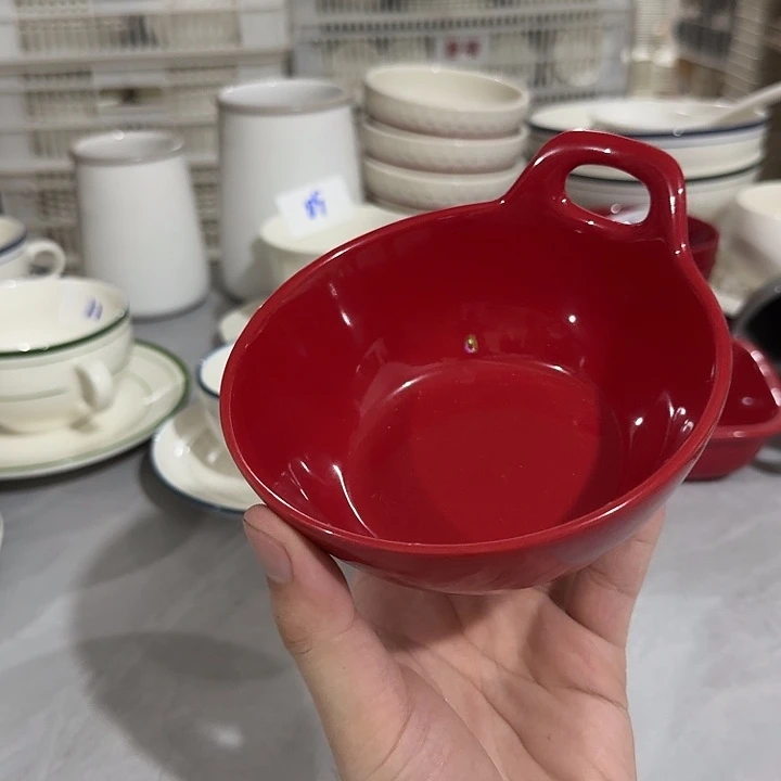 白瓷红色单柄碗111
