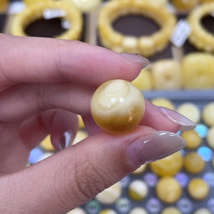 琥珀未镶嵌裸石15mm瑕 10-1