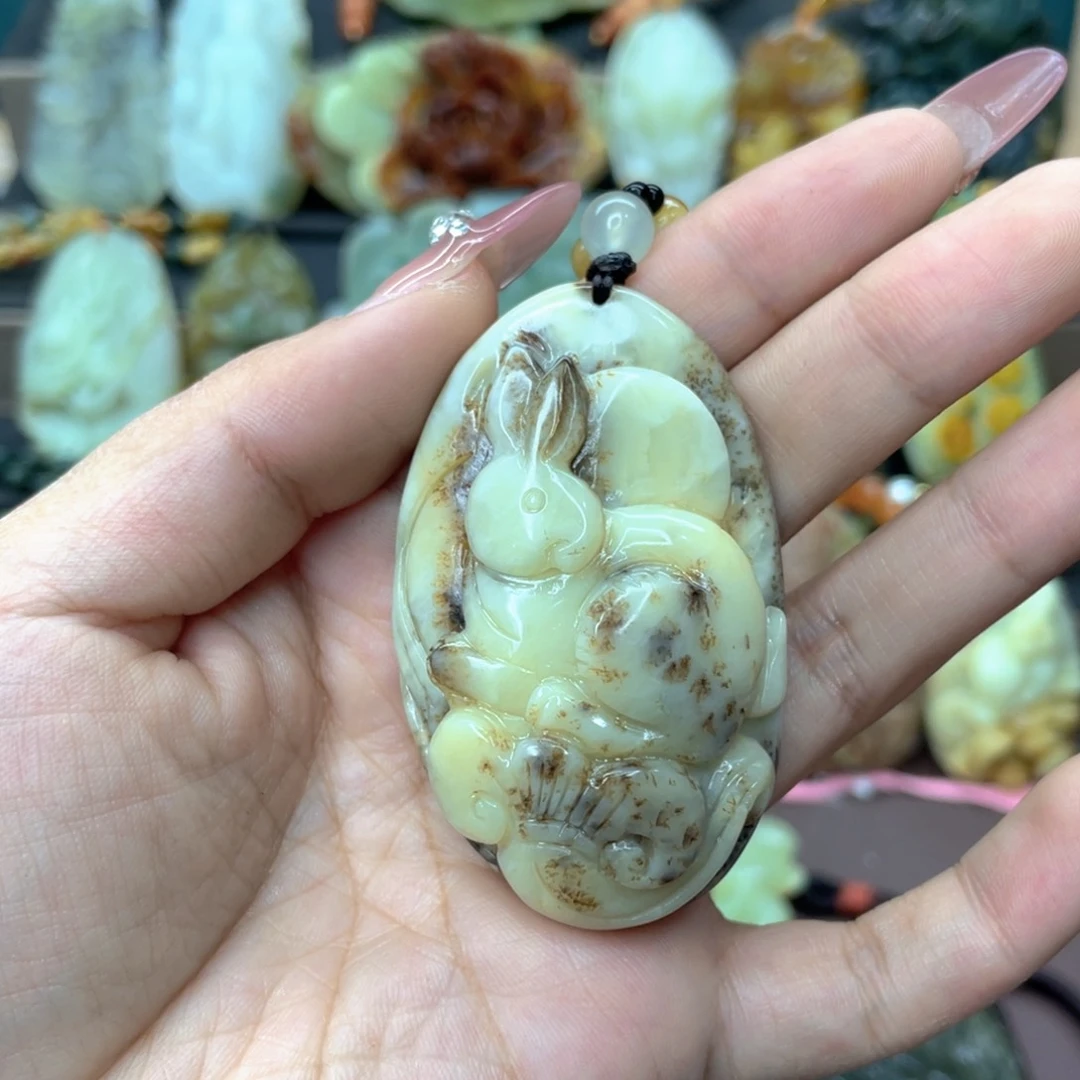 蛇纹石玉颈饰未镶嵌