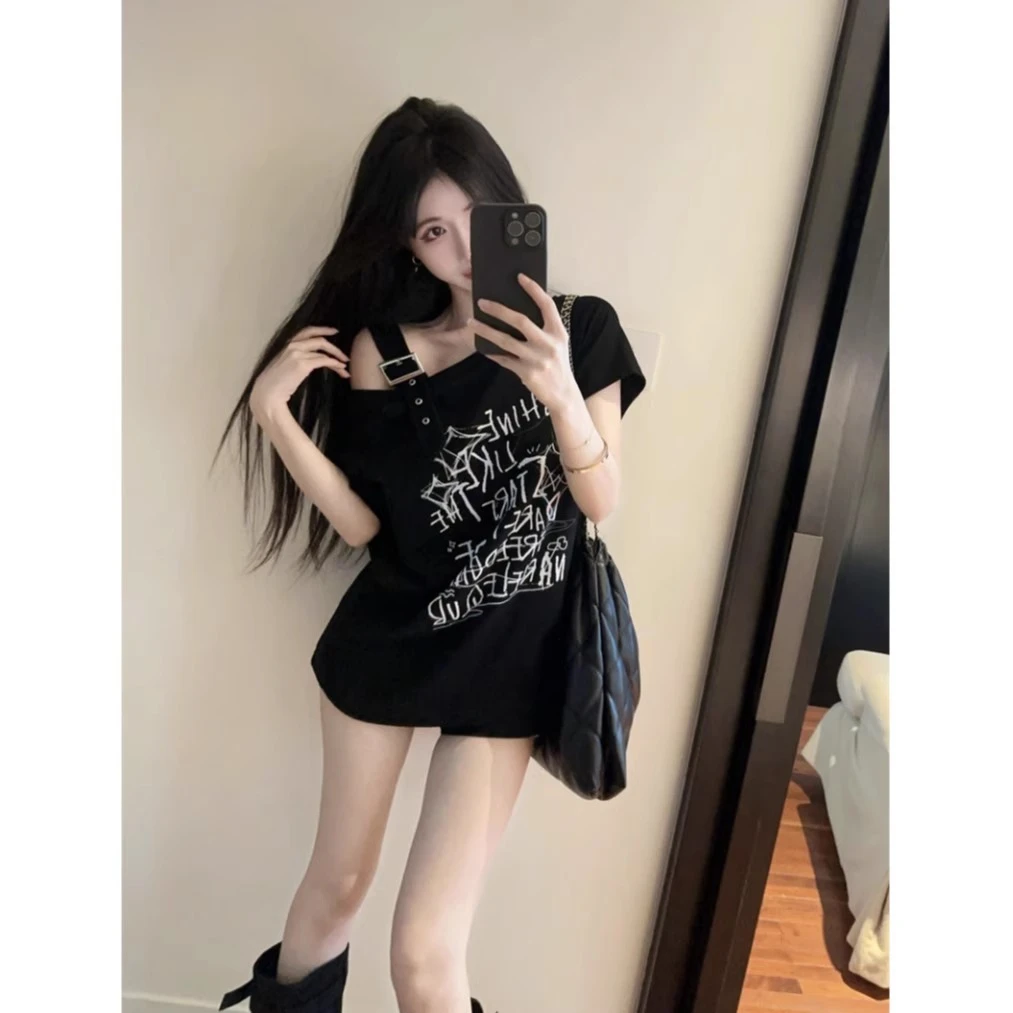 黑色斜肩吊带短袖t恤女夏季设计感不规则辣妹宽松显瘦露肩上衣夏