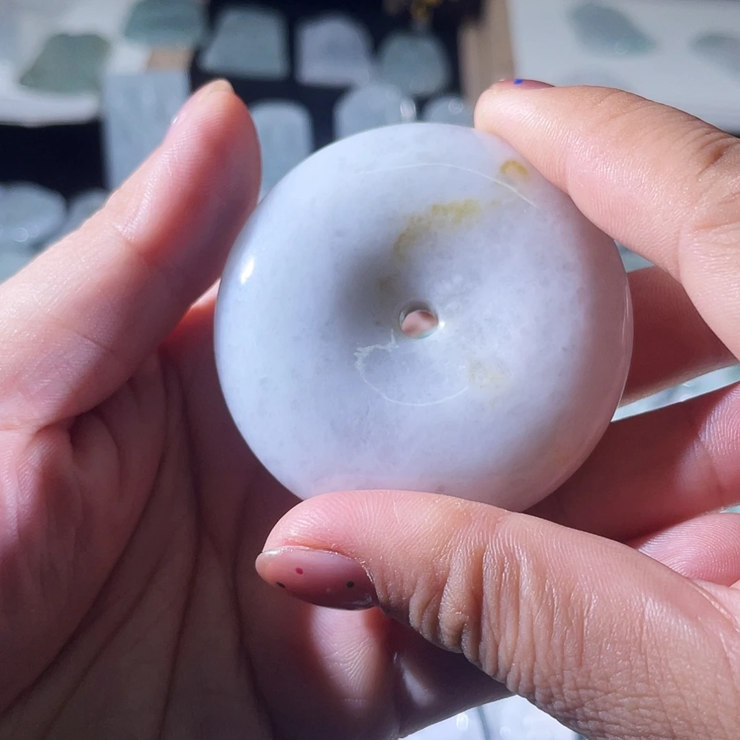 翡翠未镶嵌颈饰平安
