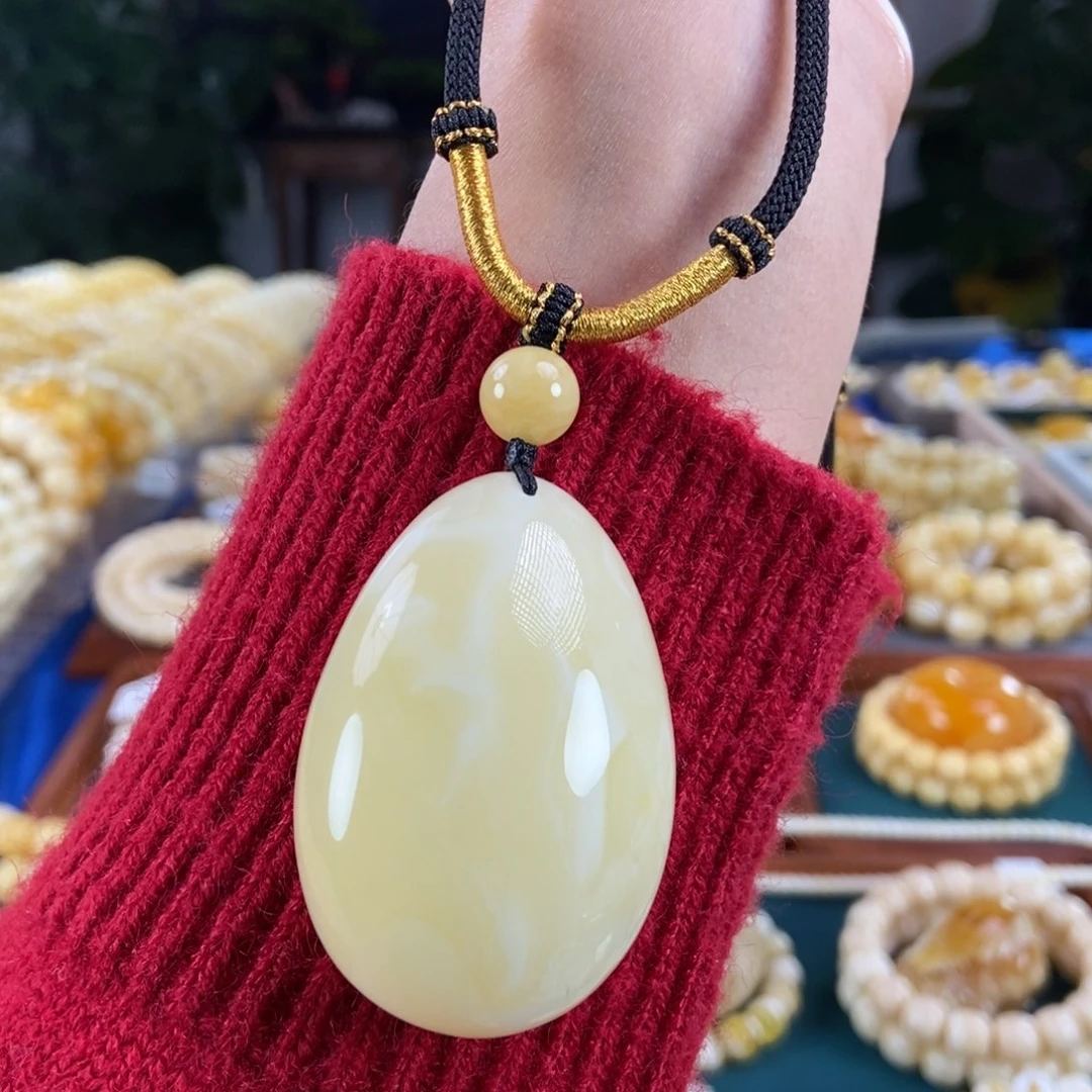 琥珀未镶嵌珠宝奇石24.52白花蜡水滴吊坠