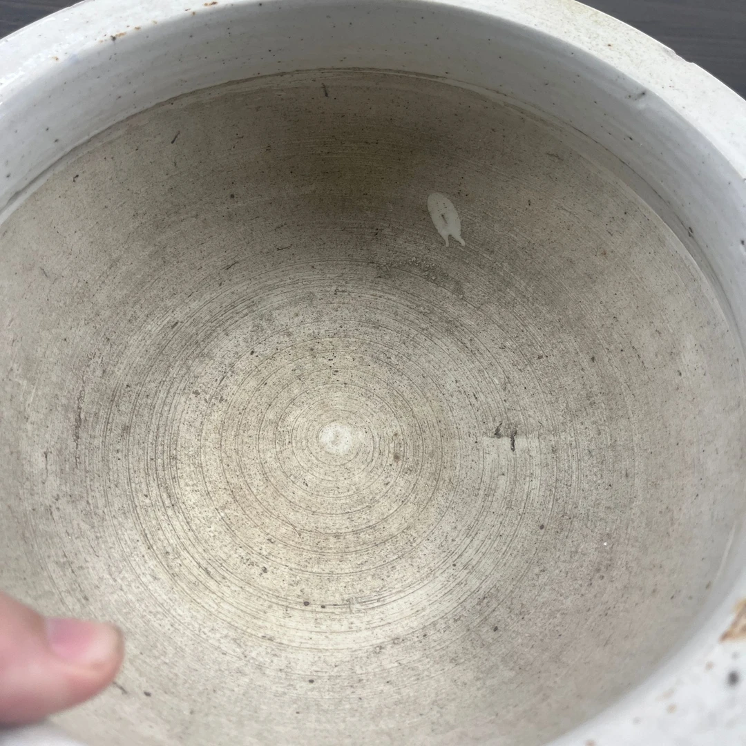 青花夔龙纹香炉，规格26.5公分，口沿上下各一小浅皮