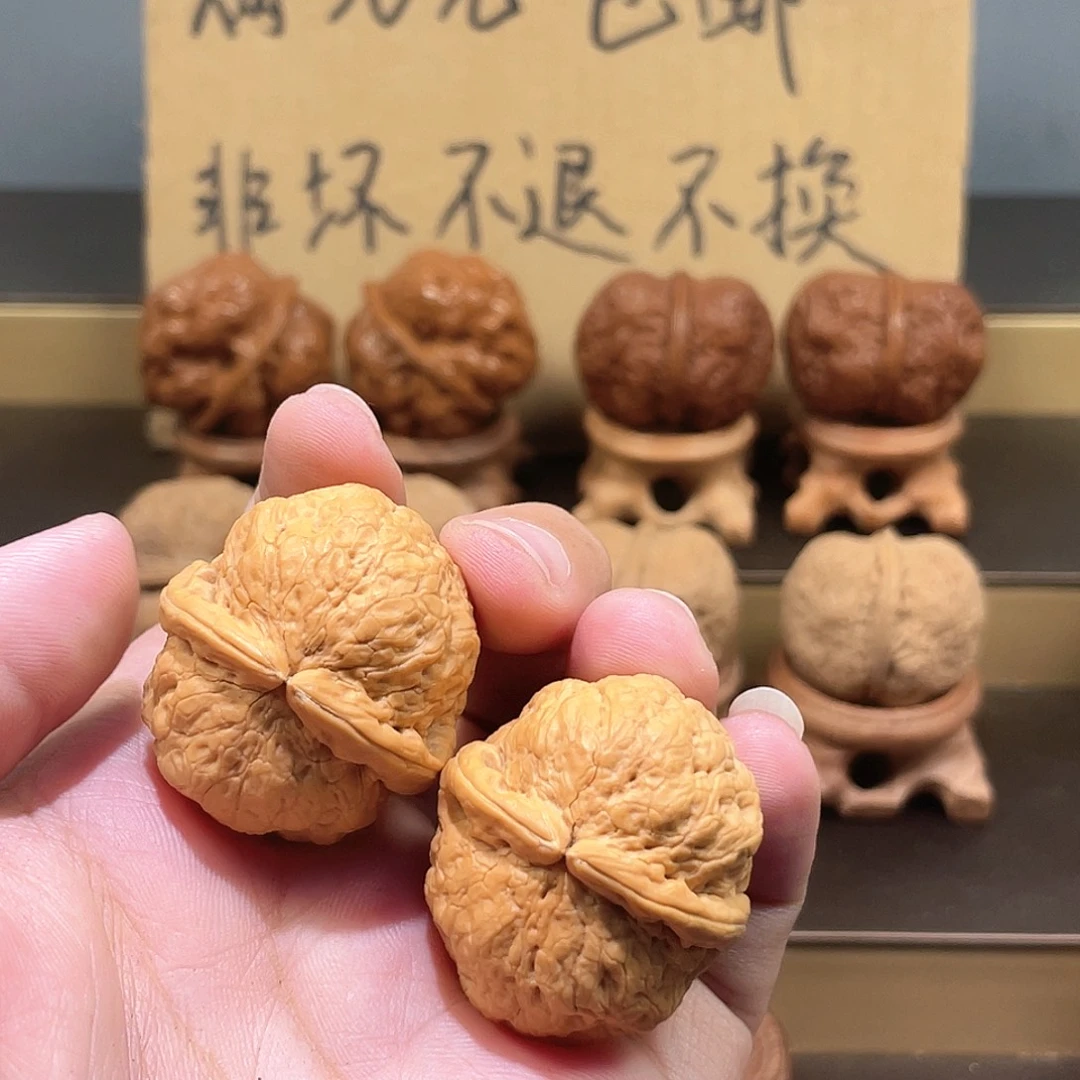 文玩核桃把件红河龙珠