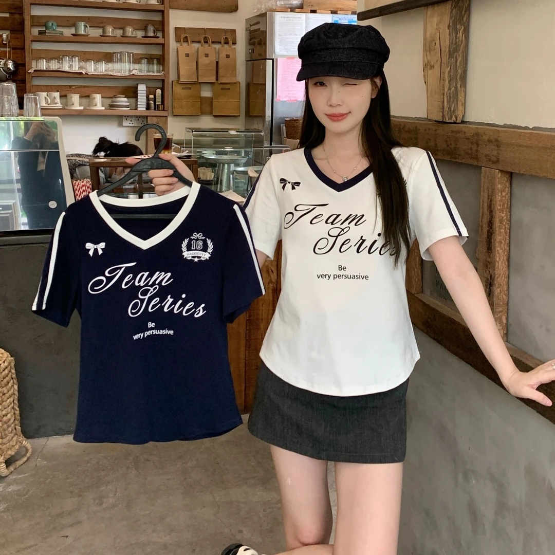 2025夏新胖mm大码女美式辣妹V领T恤字母印花撞色收腰春游出行衣服