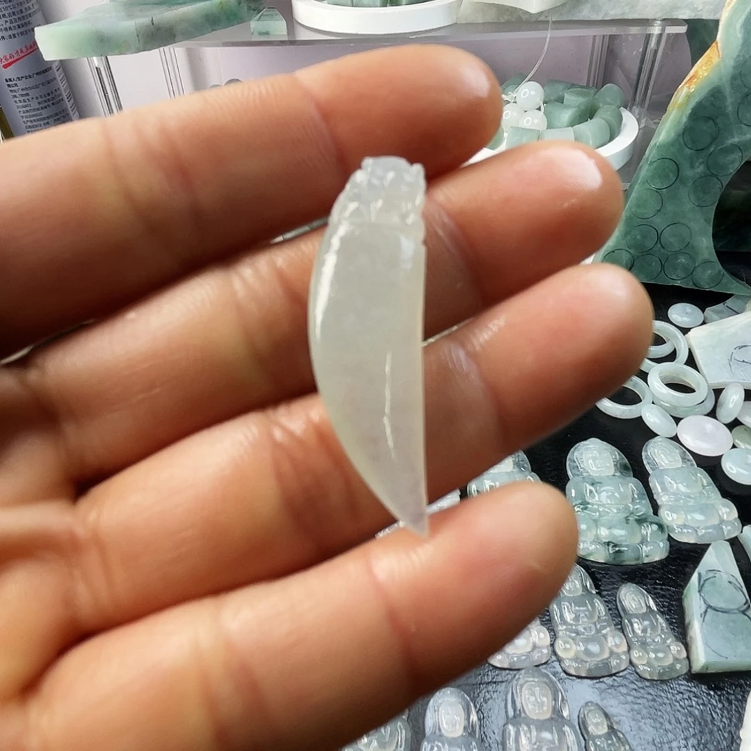 定制翡翠未镶嵌冰龙牙
