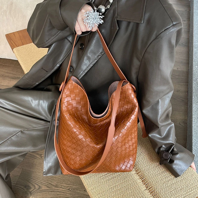 时尚新款编织托特包女士大包大容量上班简约通勤单肩斜挎包时尚