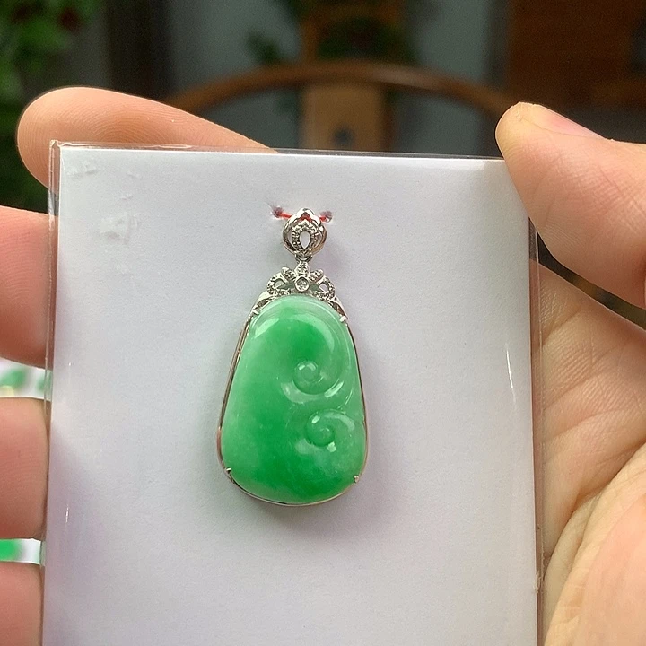 翡翠18K金镶嵌颈饰翡翠首饰