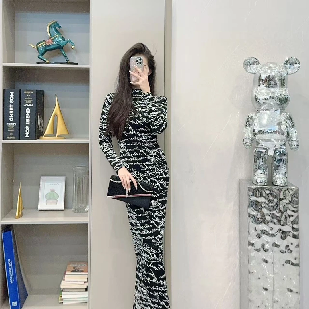 25127新中式时尚气质v领通勤针织设计师a字修身夏季高档连衣裙