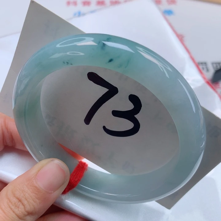 翡翠手镯未镶嵌飘花