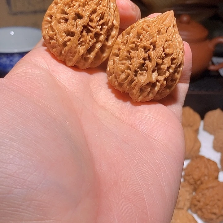 文玩核桃手把件九龙筋