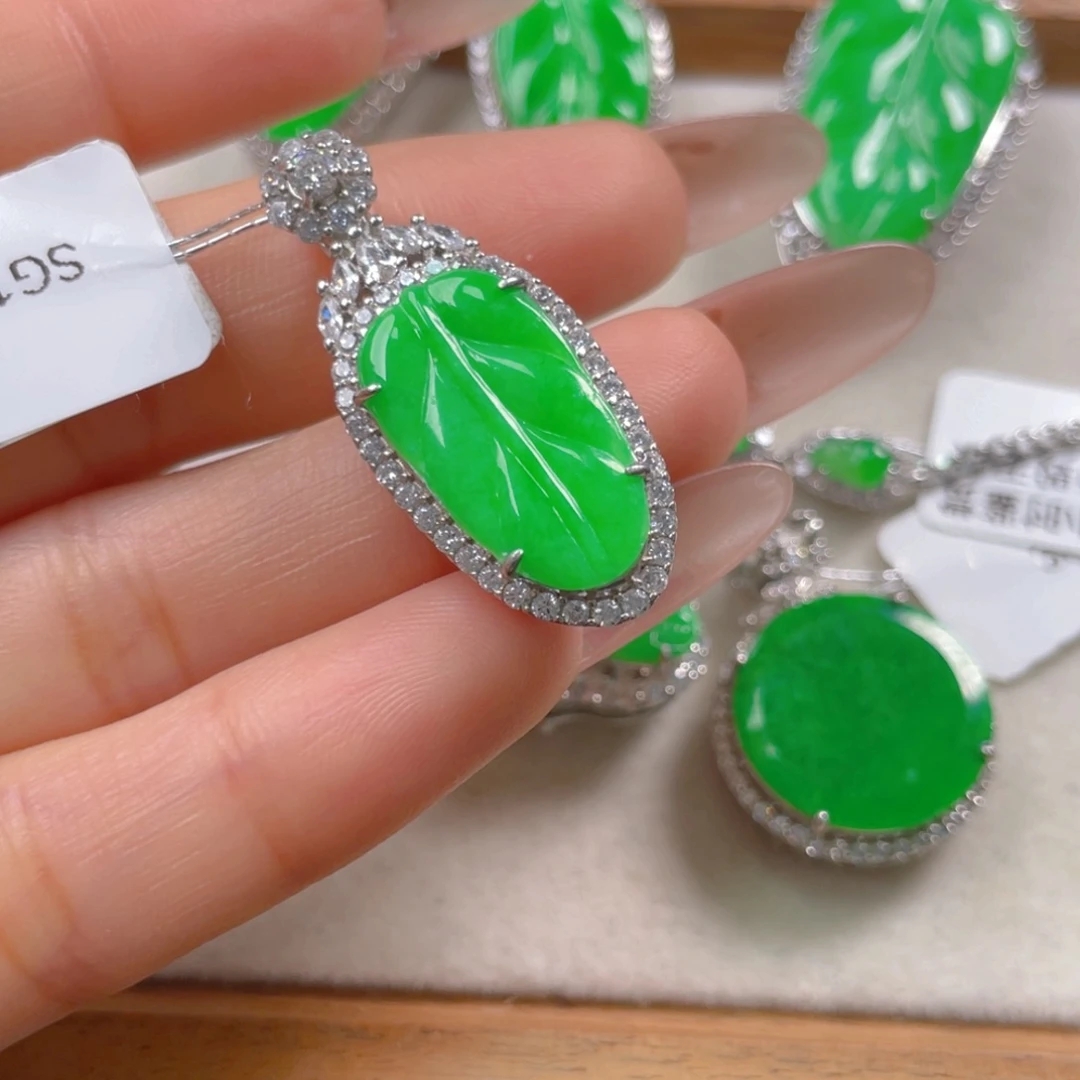 翡翠颈饰银S925镶嵌翡翠
