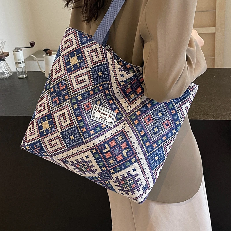 大容量民族风包包女2025单肩帆布包女ins大学生上课百搭单肩包女