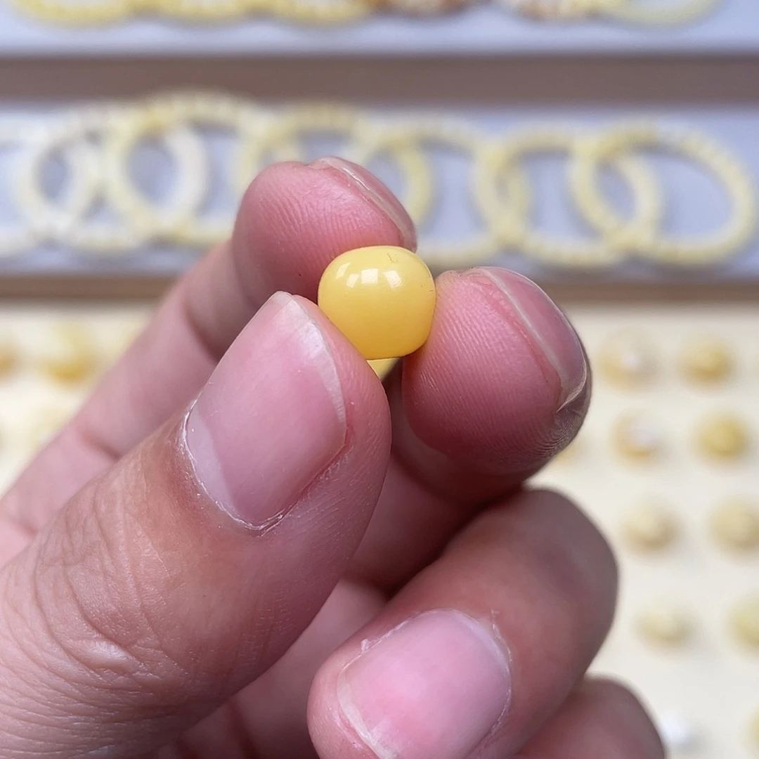 琥珀未镶嵌裸石8.5mm