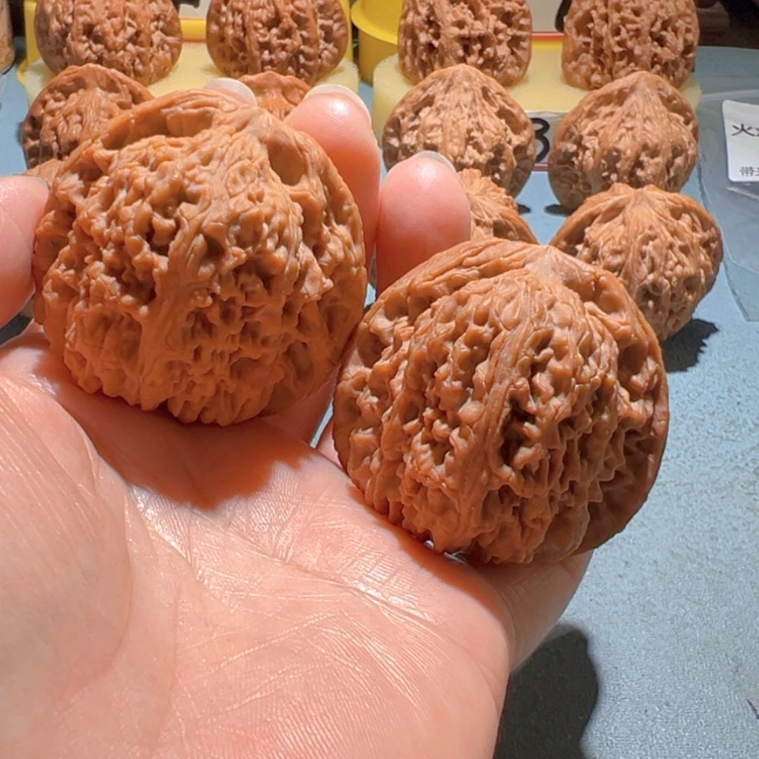 文玩核桃把件南疆石色差46