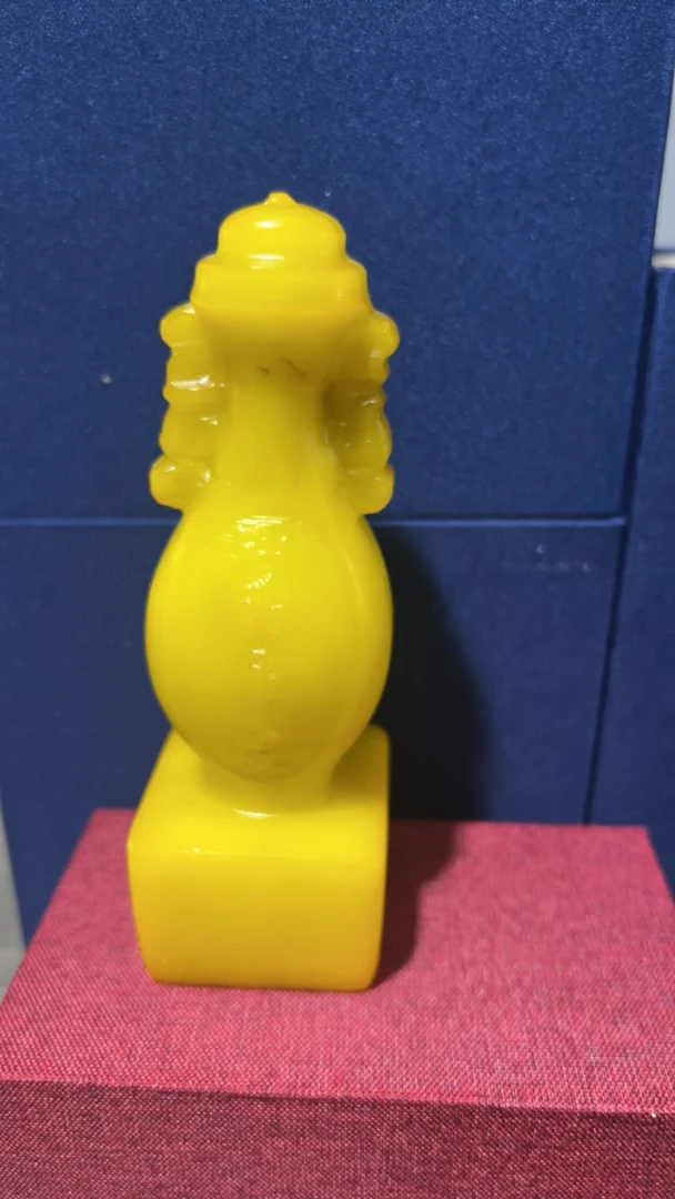 寿山石鸡油黄四季平安