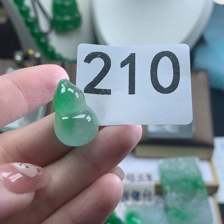 吊坠(赠链)未镶嵌翡翠