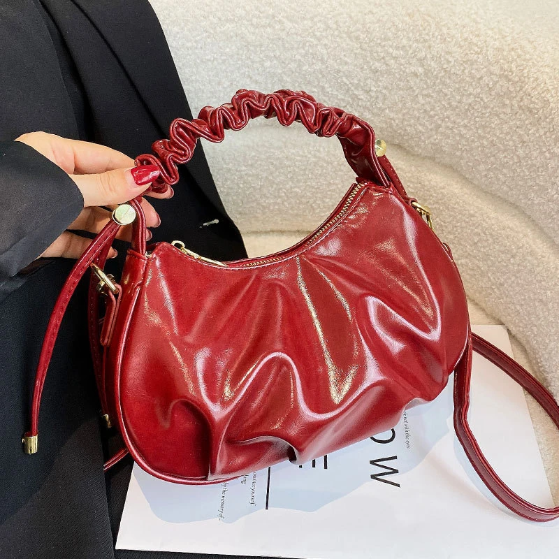 流行复古美拉德褶皱感油蜡皮手提云朵包小众时尚百搭斜挎女包