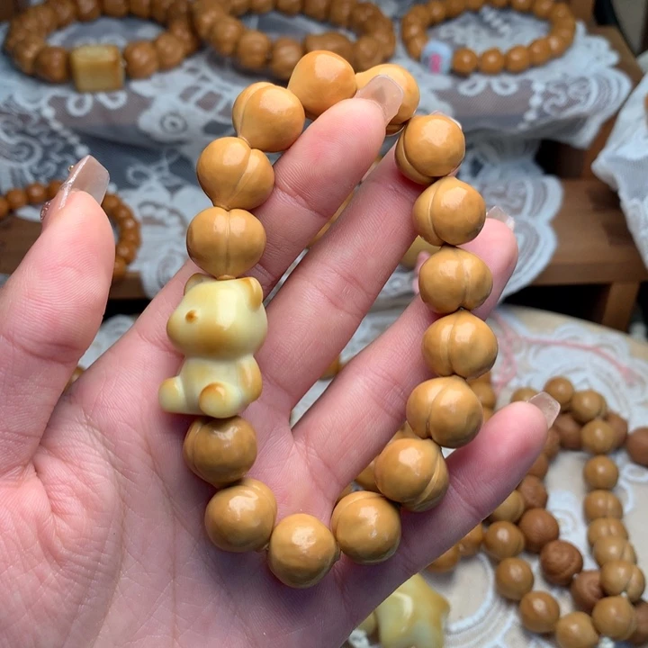 猴头核桃吊坠屁桃手串小熊